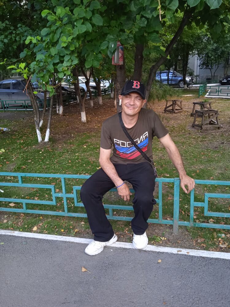  28232199  Ruslan, 42 ,    