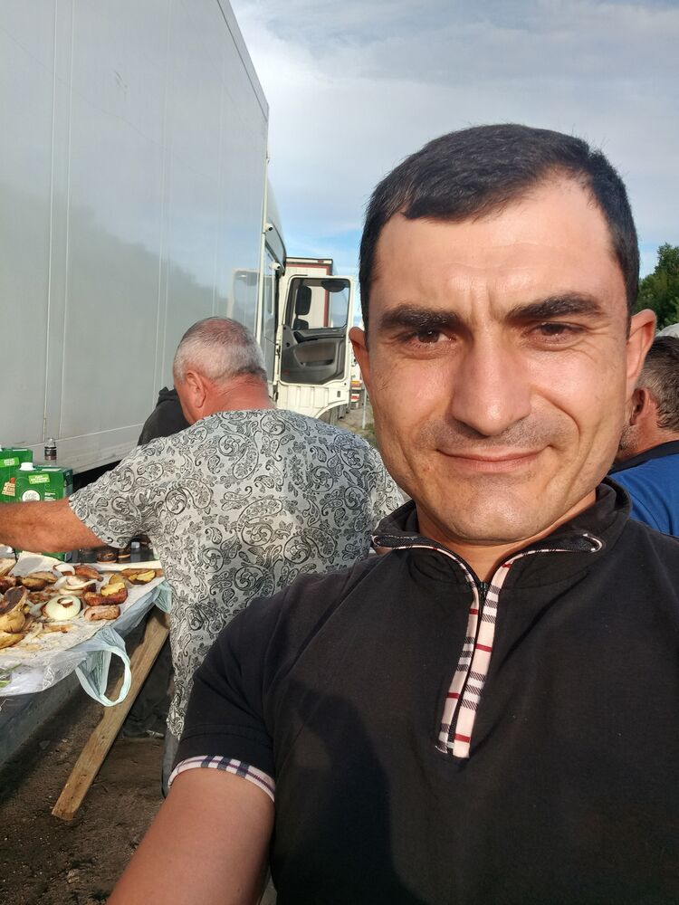 48098119  Gevorg, 35 ,    