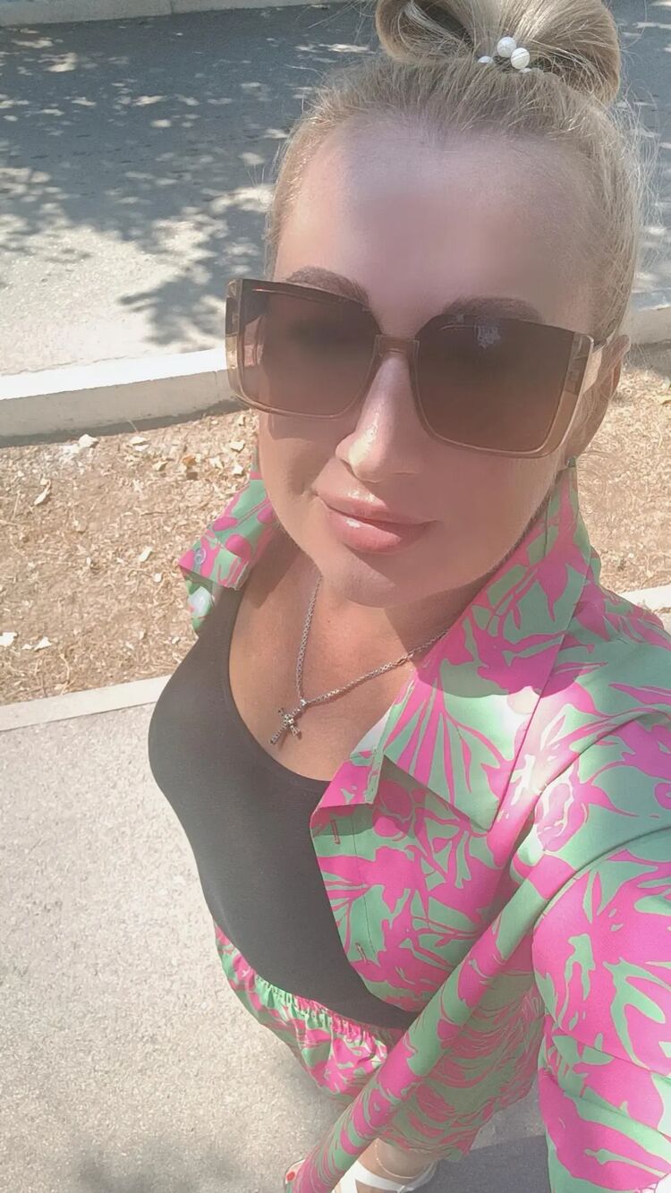  52076899  Lana, 42 ,    