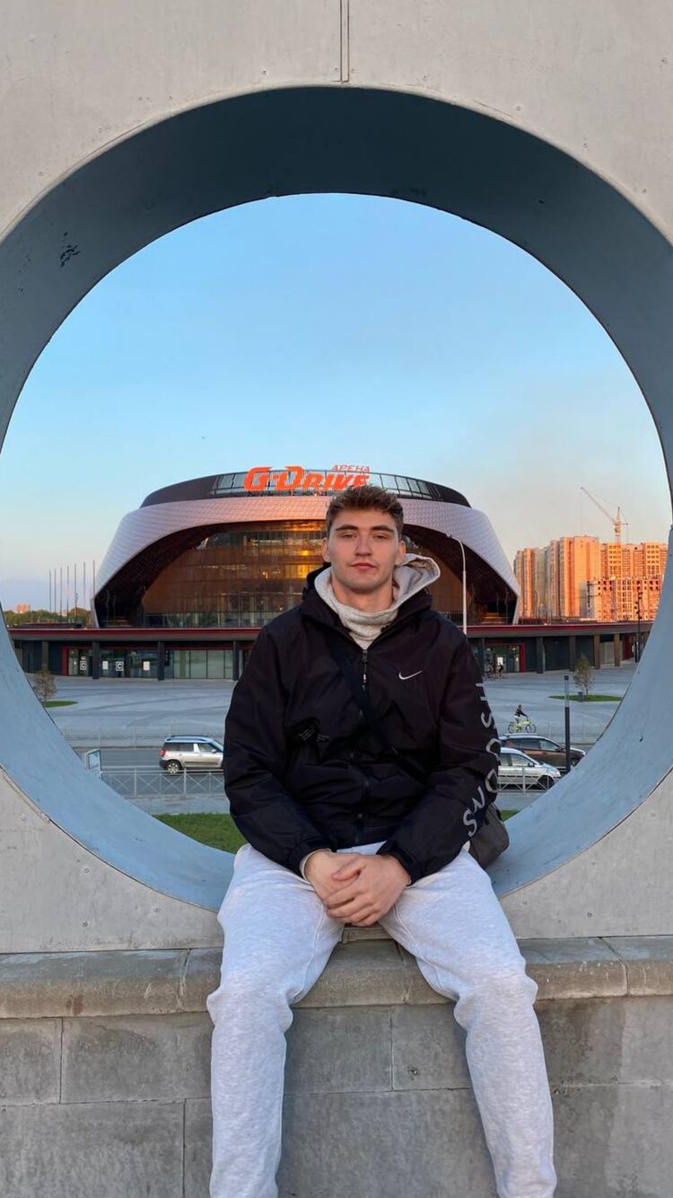  43652769  Vladislav, 20 ,    