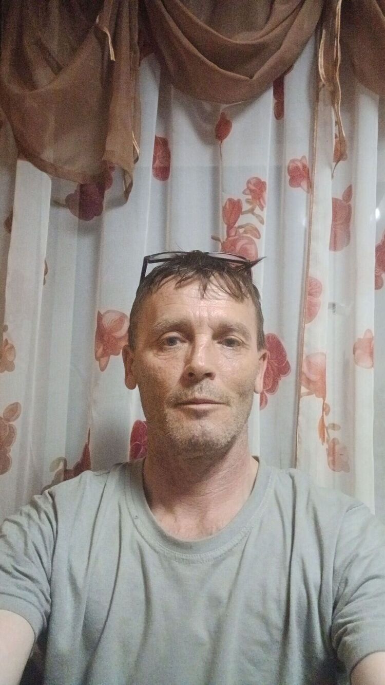  46039209  Sergei, 49 ,    