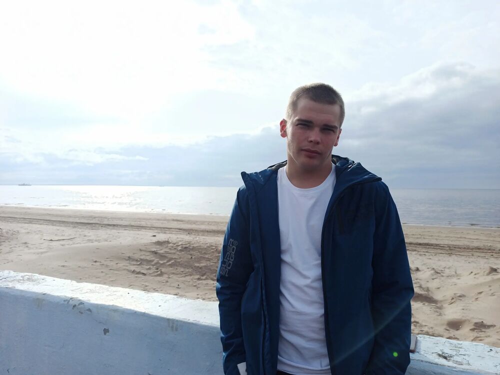  32091799  Pavel, 27 ,    
