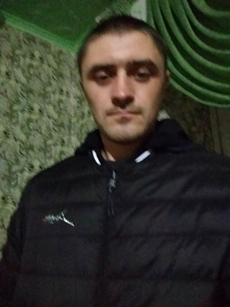  17906229  Andrei, 33 ,    