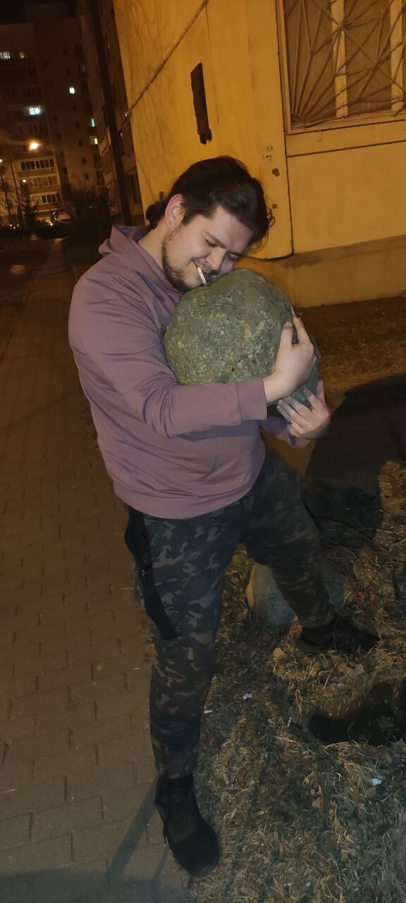  27634419  Dmitri, 25 ,    