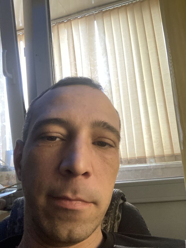  31597929  Sam, 40 ,    