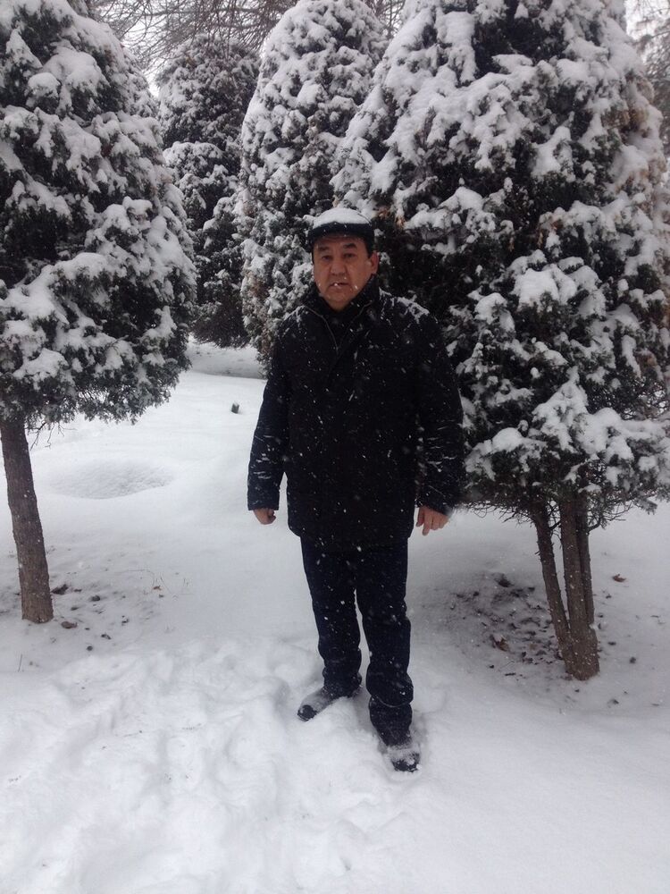  4064649  Kamil, 59 ,    