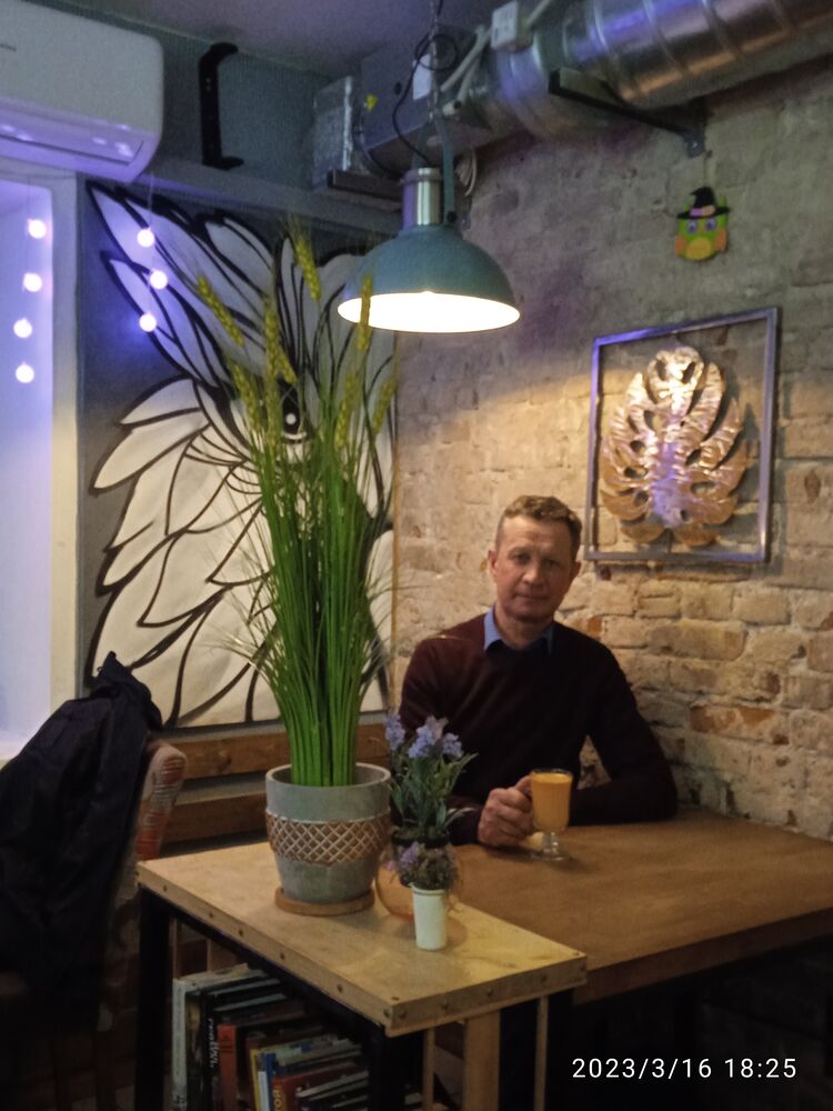  40588129  Victor, 61 ,    