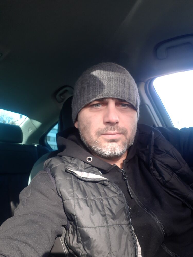  18483069  Ivan, 41 ,    