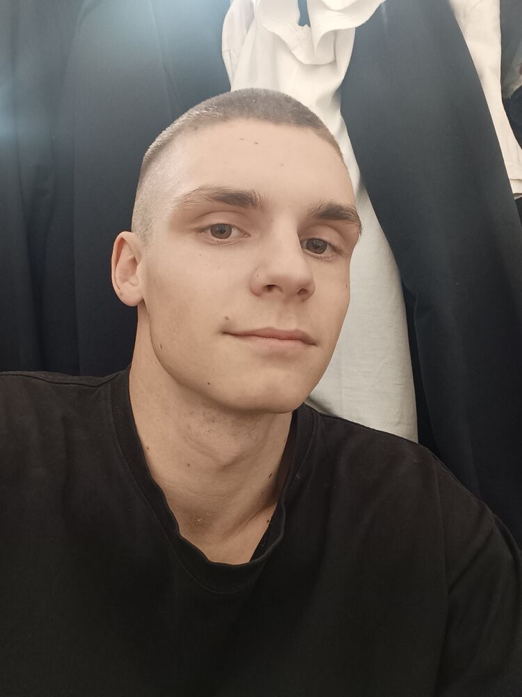  53499399  Artem, 22 ,    