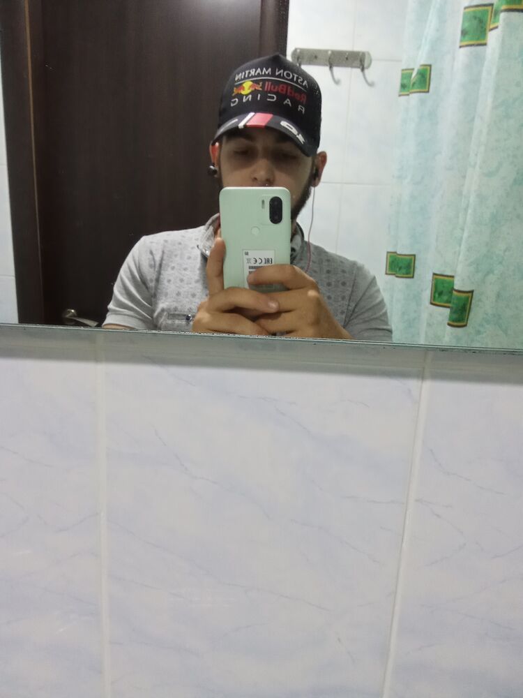  37343509  Artyom, 23 ,    