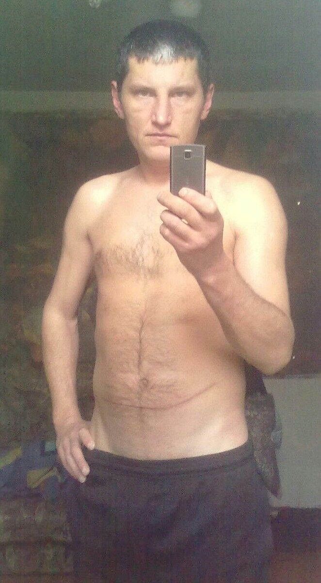  8438899  Andrei, 40 ,    