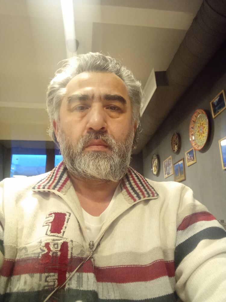  41431029  emir, 52 ,    