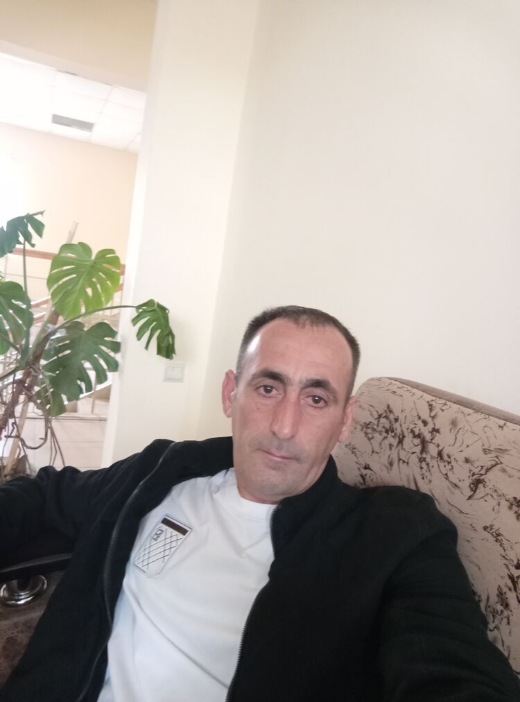 53657309  Begzad, 46 ,    