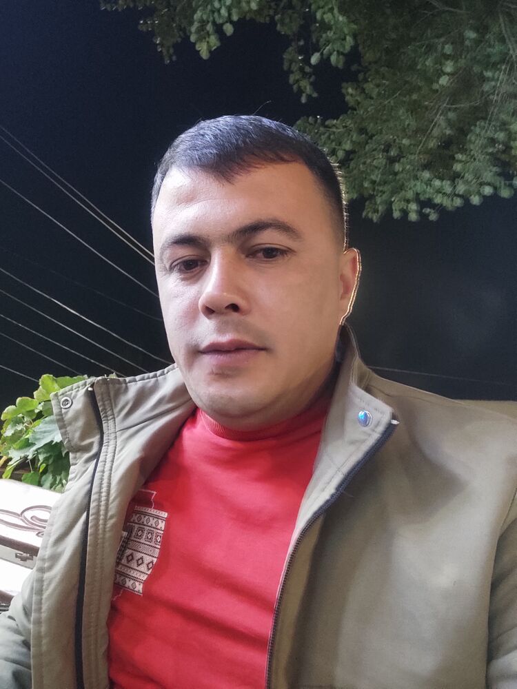  49584979  Rufat, 35 ,    