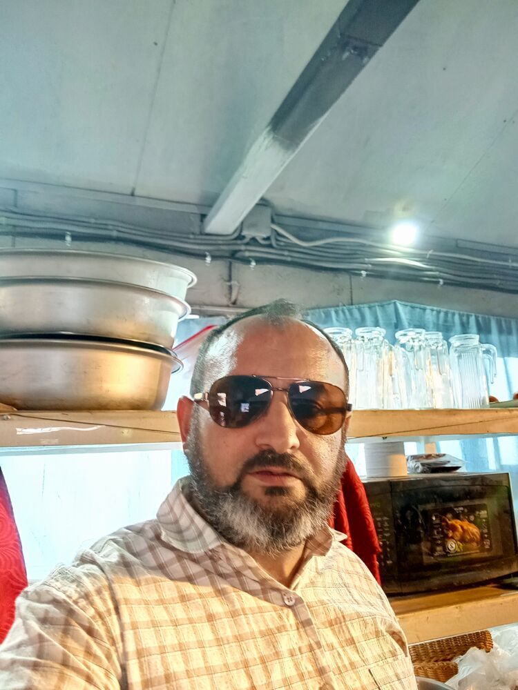  43422389  Namiq, 48 ,    