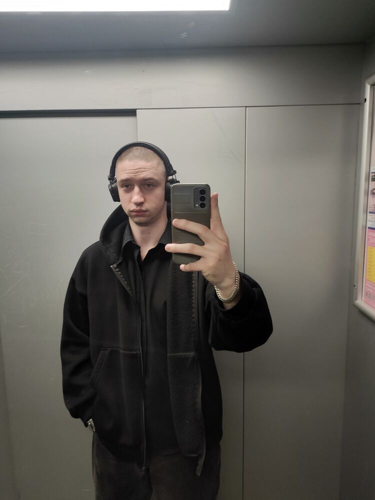  52687879  , 19 ,    