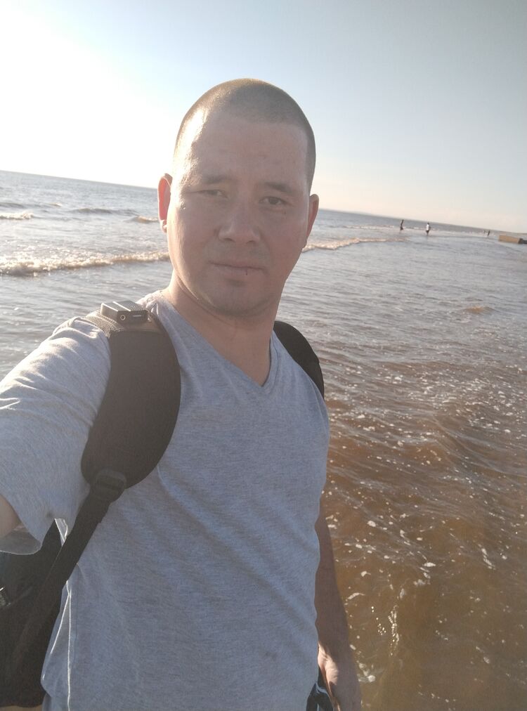 44790439  Viktor, 33 ,    
