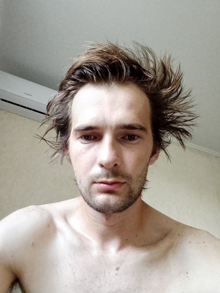  52710779  Konstantin, 26 ,    --