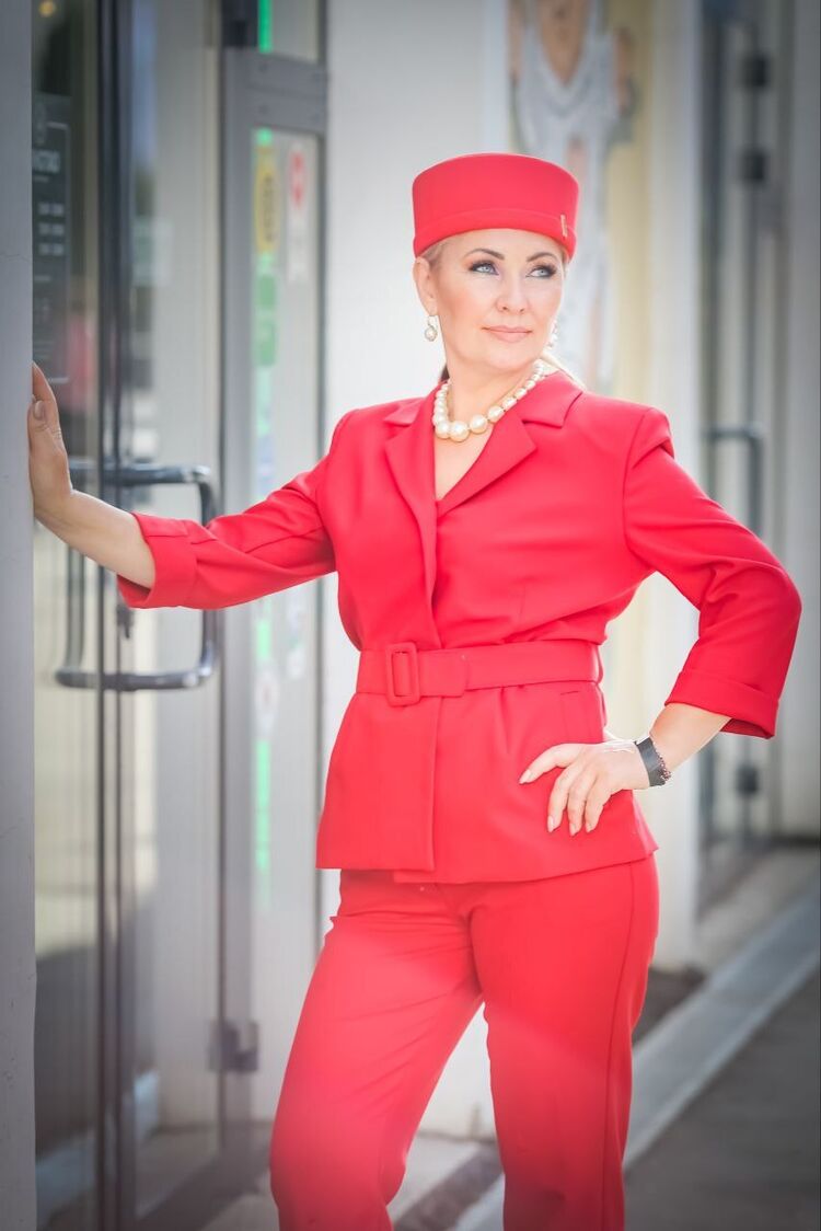  54057279  Nadezhda, 44 ,    