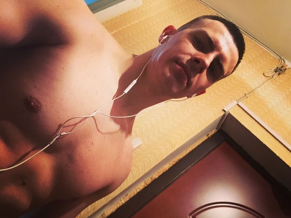  12423149  Andrey, 32 ,    
