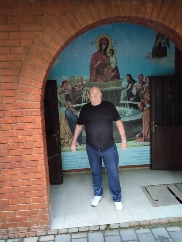  44630429  Boris, 54 ,    