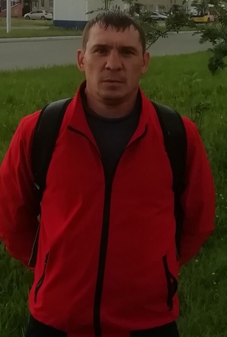  28081379  Stanislav, 41 ,    