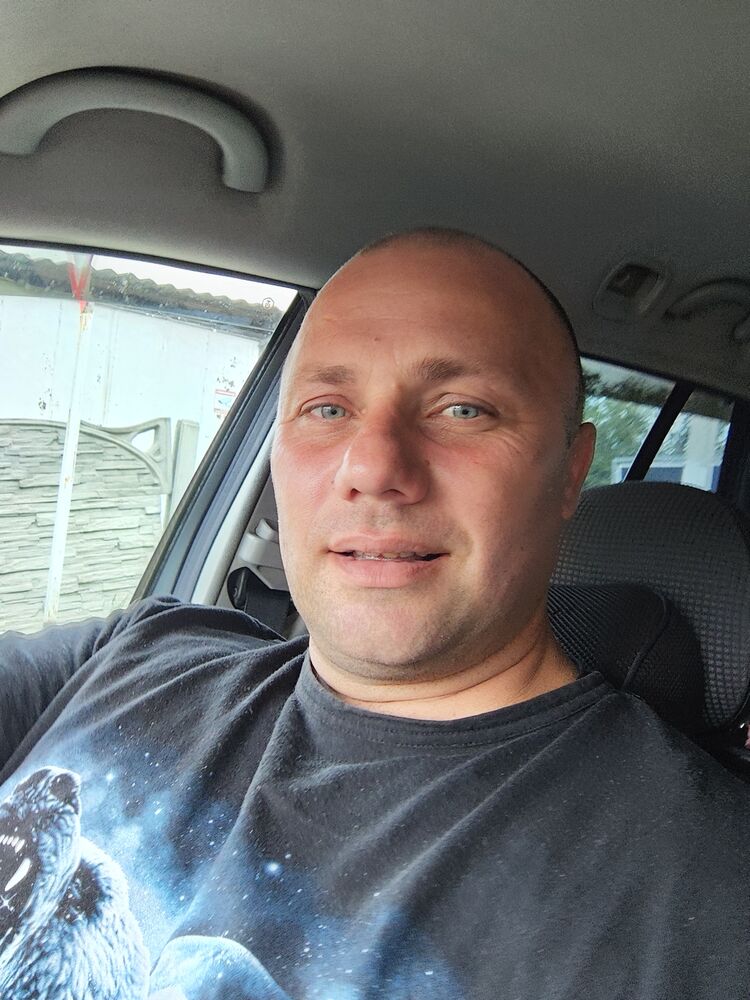  52625169  Pavel, 42 ,    