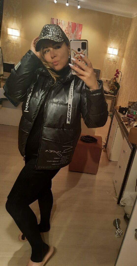  33347349  Luna, 45 ,    Limassol