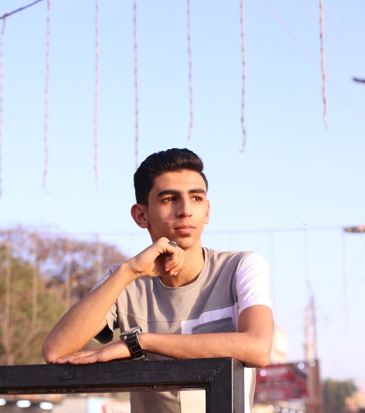  43635479  Mohamed, 19 ,    