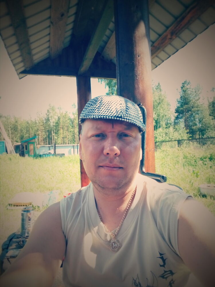  9832089  Andrei, 43 ,    