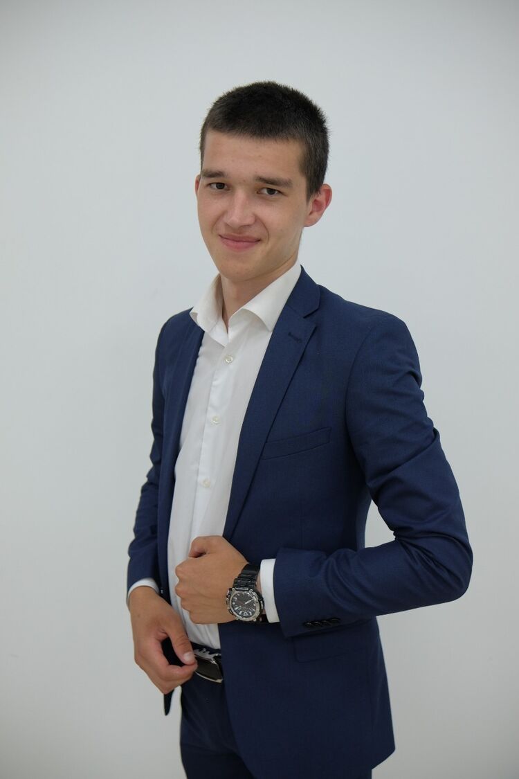  28969999  Petr, 24 ,    