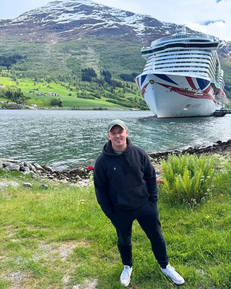  53387439  , 37 ,    -