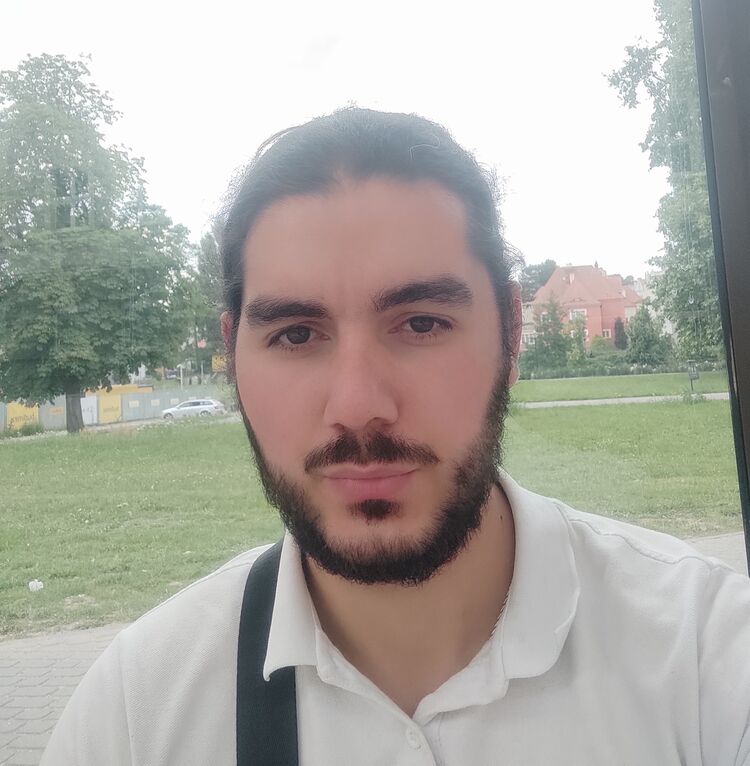  35763719  Michail, 28 ,    