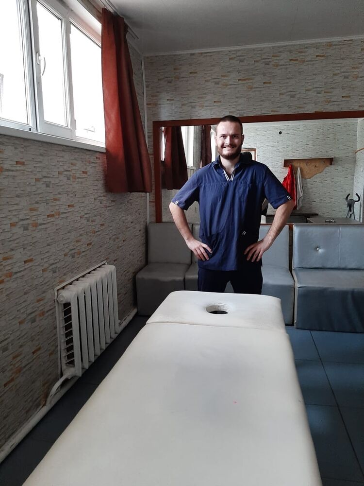  ,   Maxim, 37 ,   c 