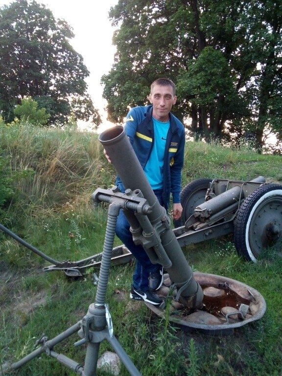  53320449  Was Erik, 41 ,    