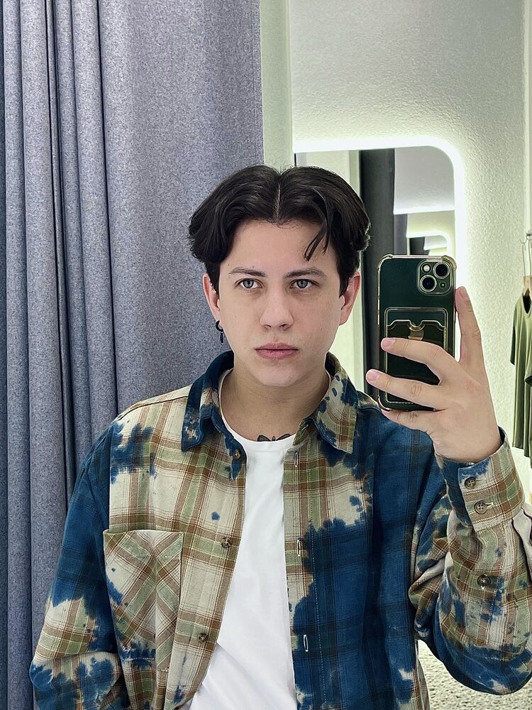  51577739  Roman, 24 ,    