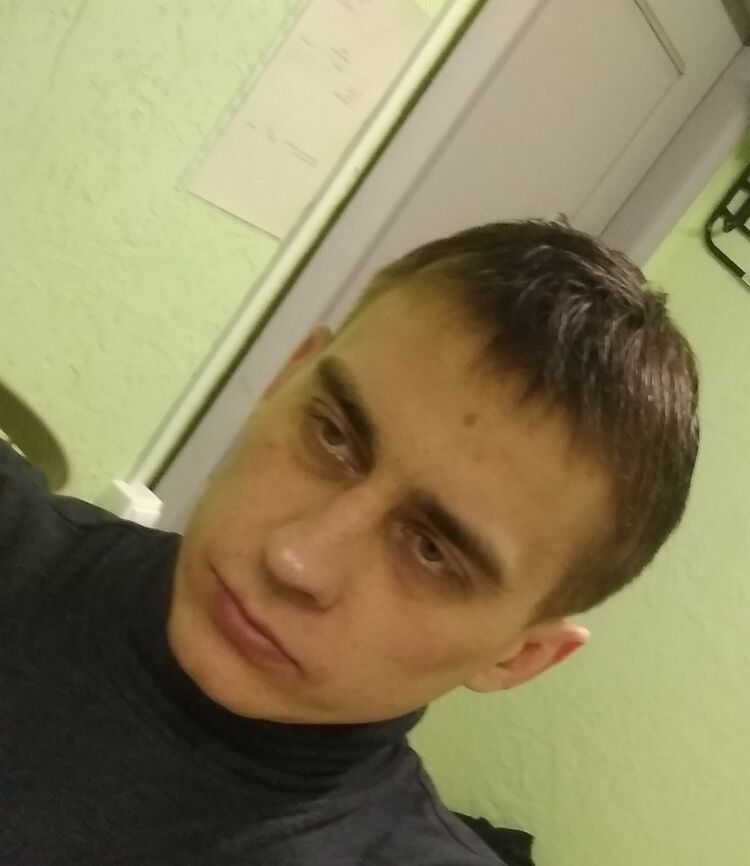  40133389  Maks, 36 ,    