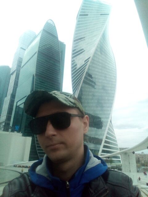  50352029  Yury, 32 ,    