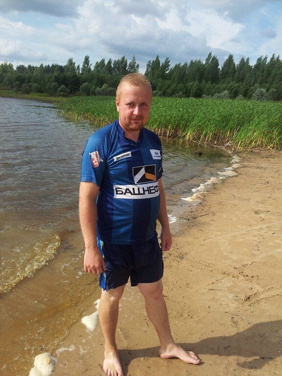  28447189  Denis, 33 ,    