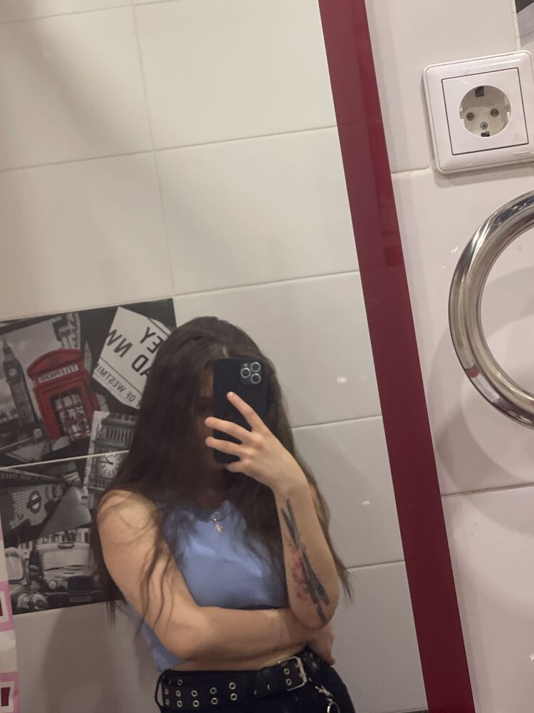  ,   Tatana, 25 ,  