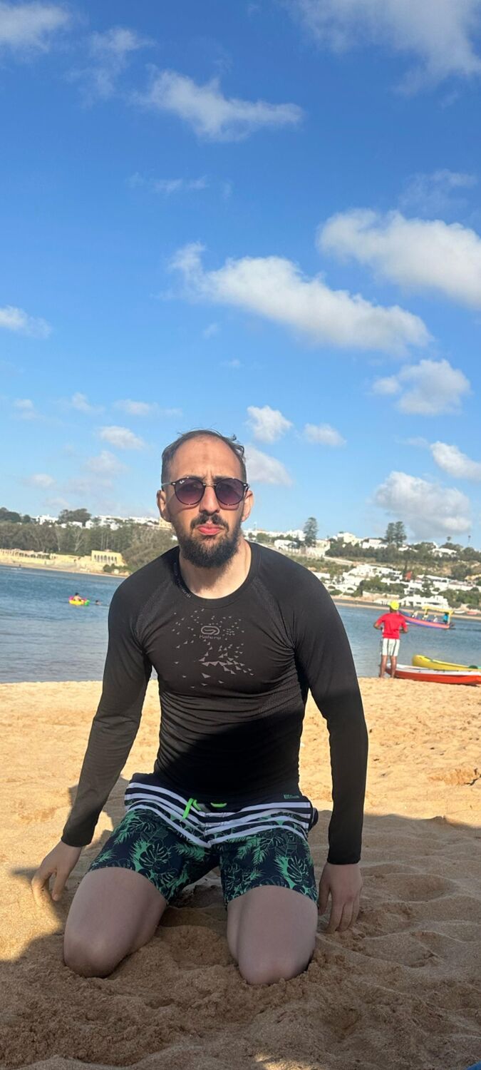  ,   Abdo, 28 ,   ,   , c 