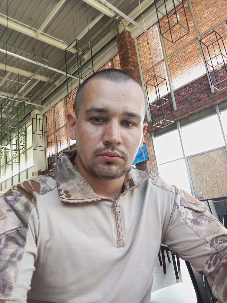  40860249  Vladimir, 27 ,    