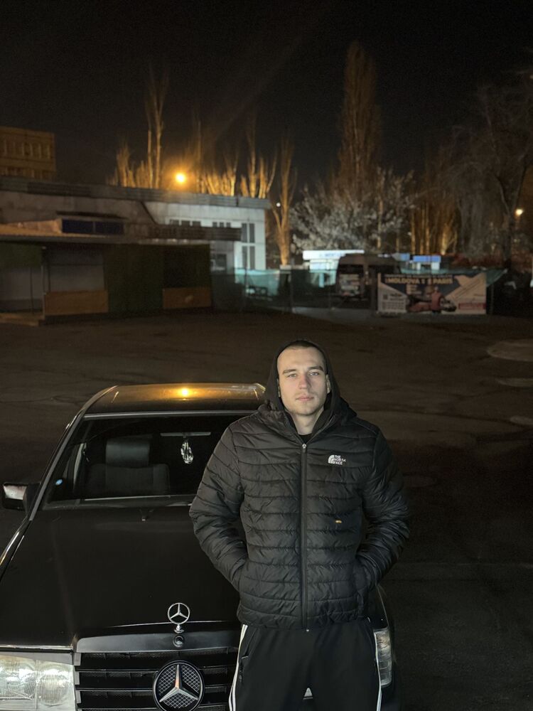  48991349  Marius, 22 ,    
