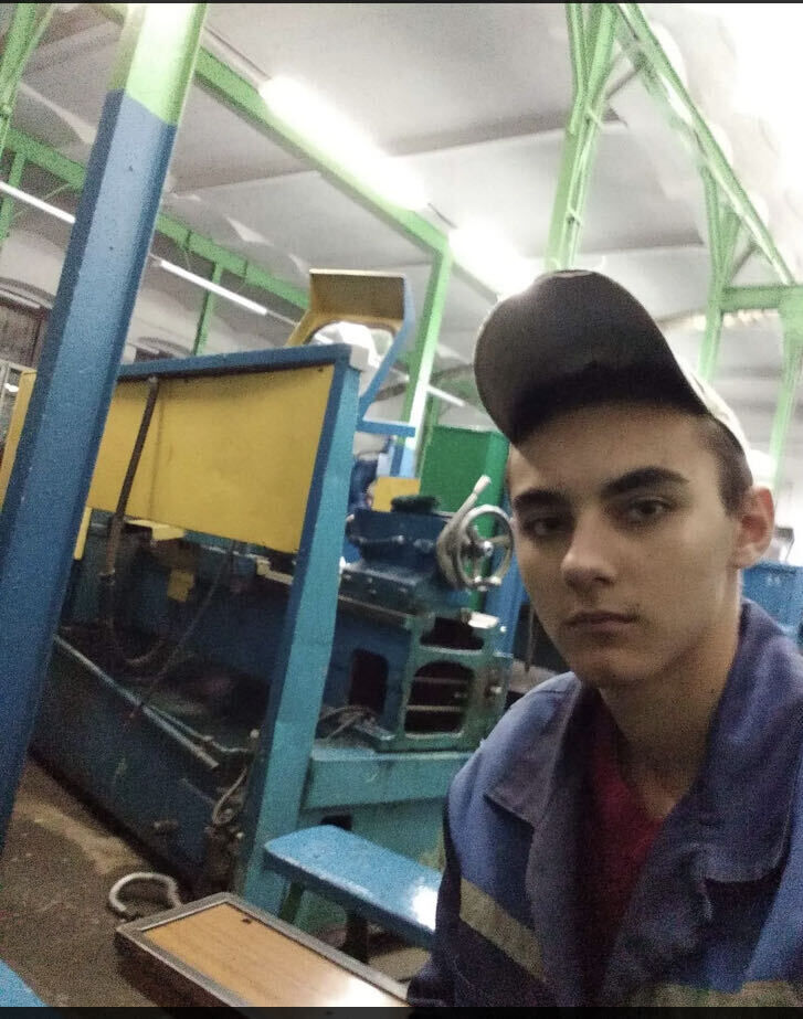  42903359  , 21 ,    