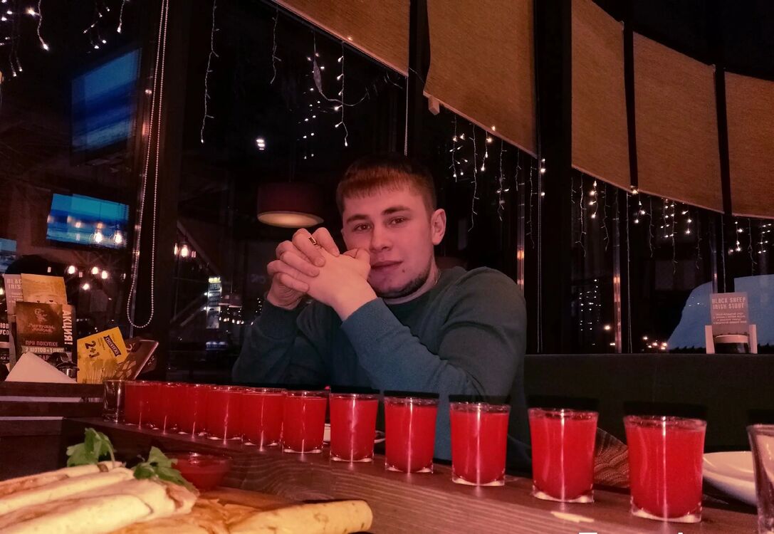  40122869  Alexey, 28 ,    -