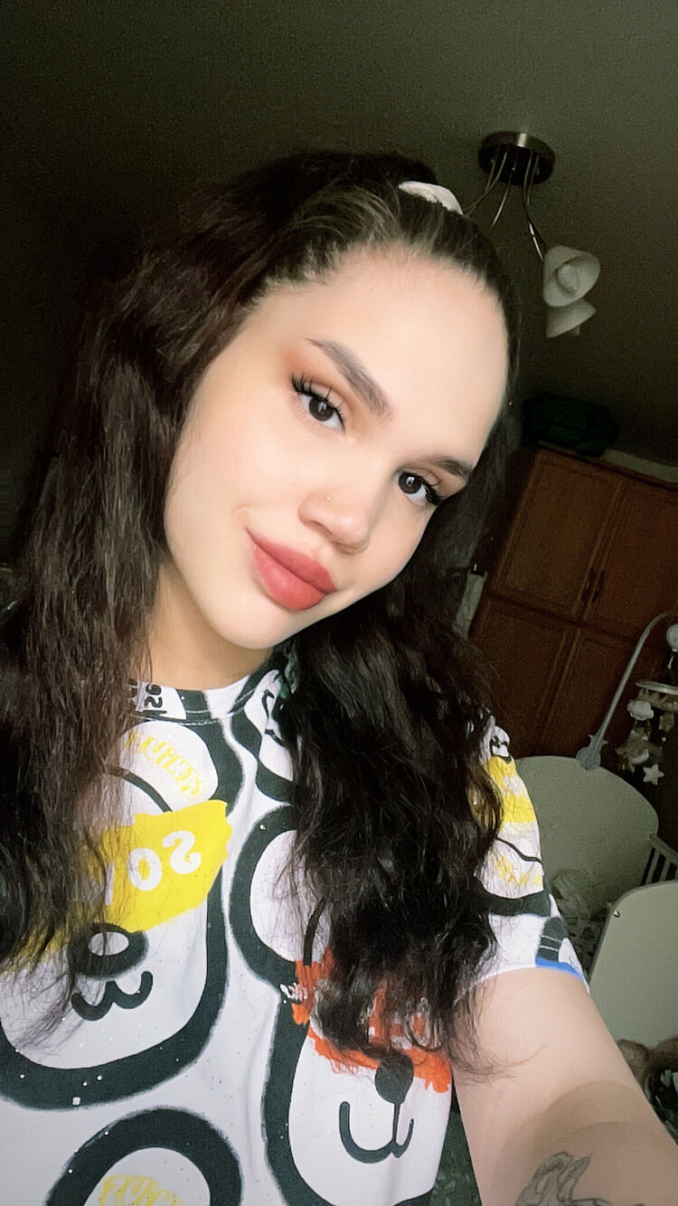  42359339  Yana, 22 ,    