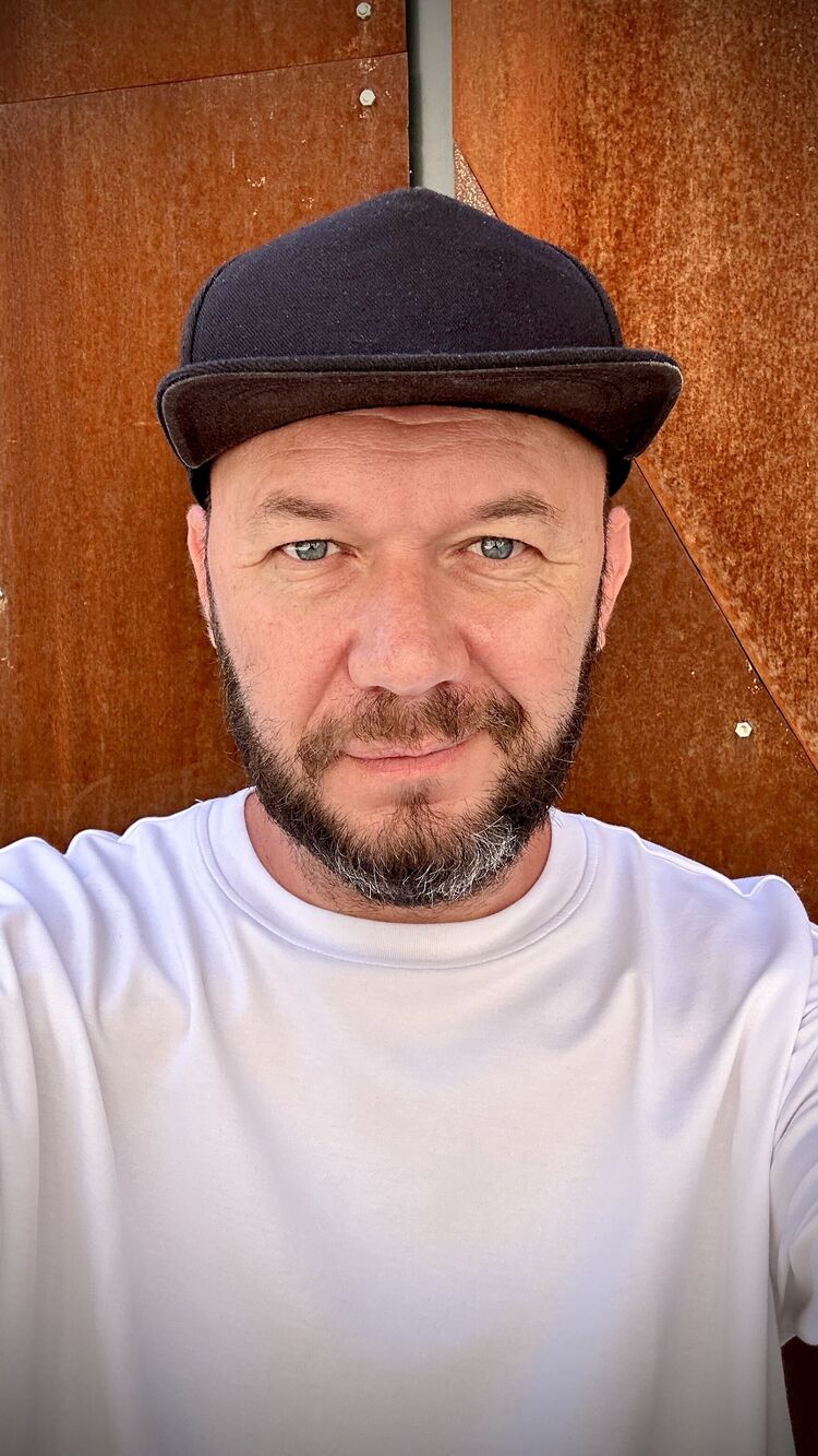  45649239  Pavel, 41 ,    Studio City