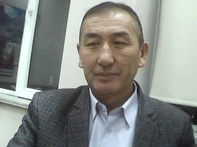  18956619  Amanbek, 67 ,    