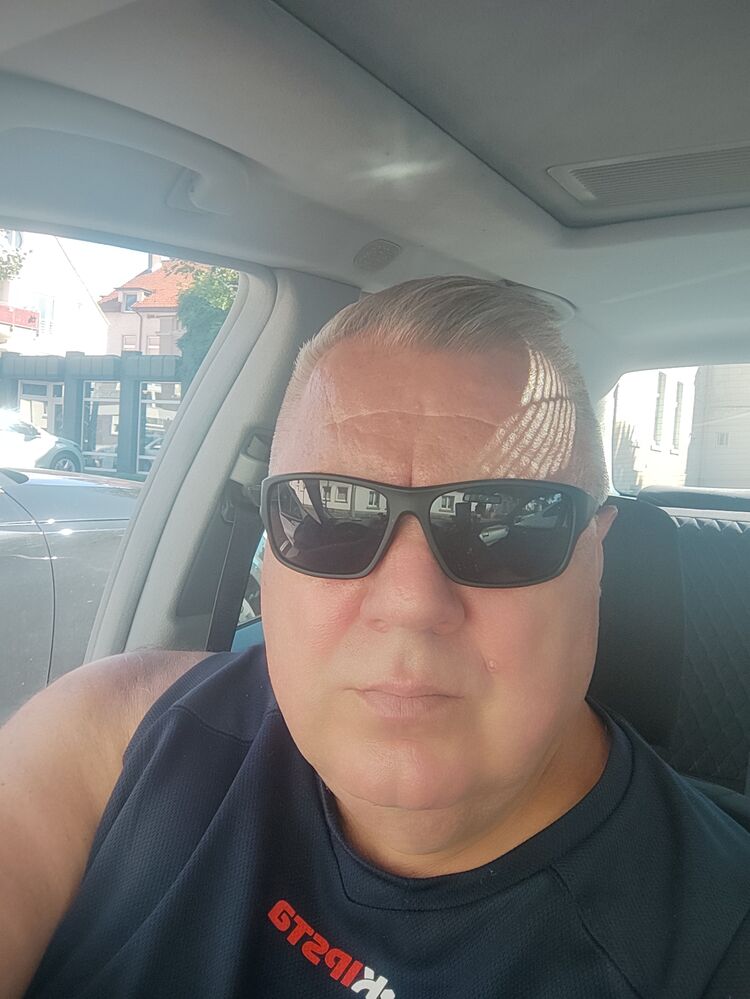  46667109  Alex, 56 ,    