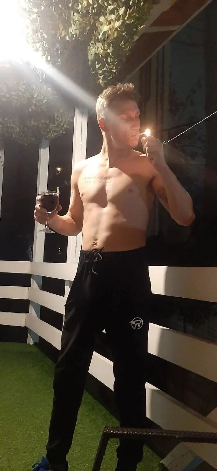  52281309  Denis, 26 ,    